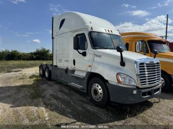  Salvage Freightliner Cascadia 125