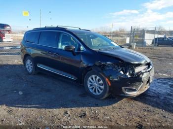  Salvage Chrysler Pacifica