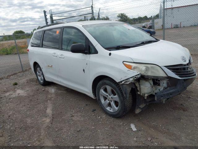  Salvage Toyota Sienna