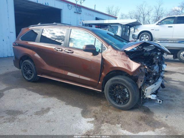  Salvage Toyota Sienna