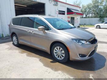  Salvage Chrysler Pacifica