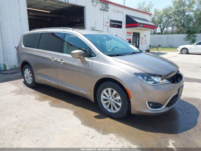  Salvage Chrysler Pacifica