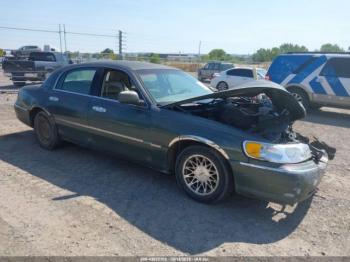  Salvage Lincoln Towncar