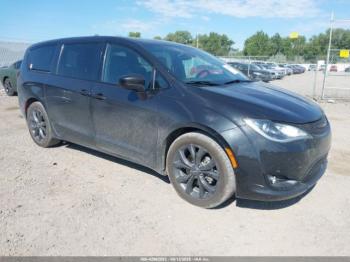  Salvage Chrysler Pacifica