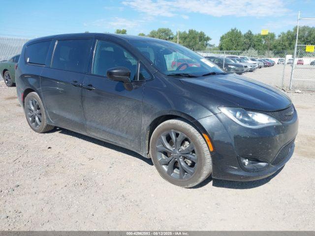 Salvage Chrysler Pacifica