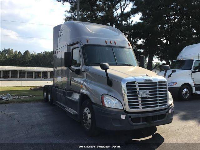  Salvage Freightliner Cascadia 125
