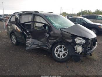  Salvage Toyota Sienna