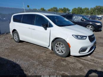  Salvage Chrysler Pacifica