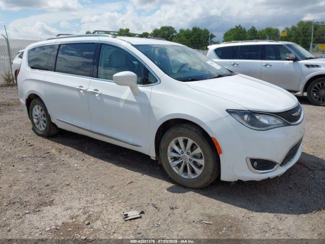  Salvage Chrysler Pacifica
