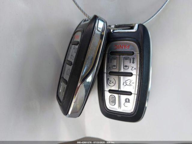 Chrysler Pacifica Touring L Image 12