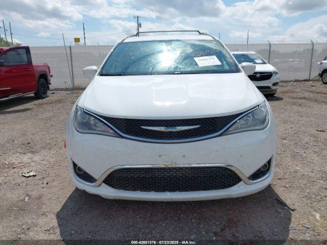 Chrysler Pacifica Touring L Image 13