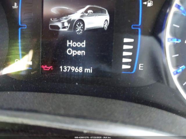 Chrysler Pacifica Touring L Image 5