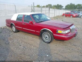  Salvage Lincoln Towncar