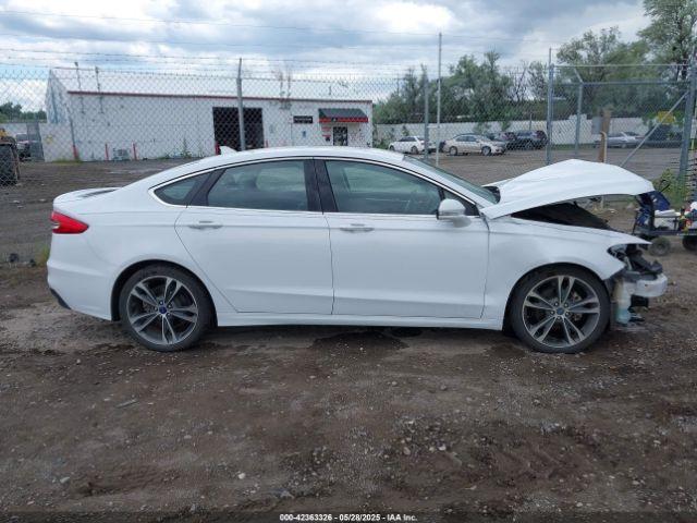 Ford Fusion Titanium Image 16