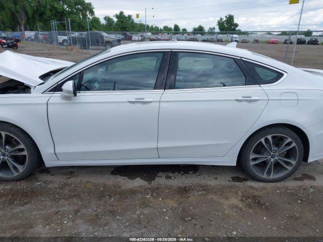 Ford Fusion Titanium Image 17