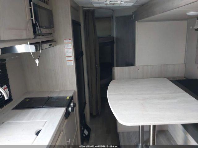 Forest River Coachmen Catal Image 5