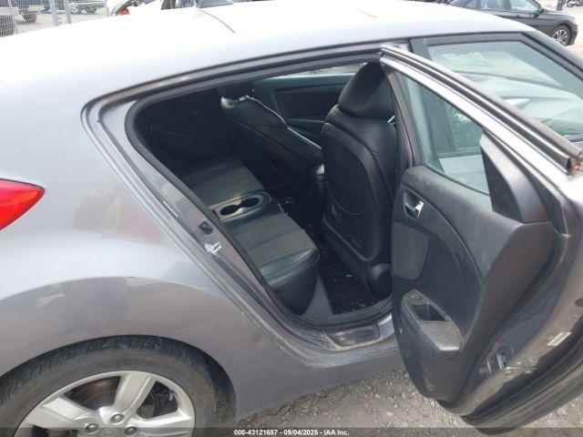 Hyundai VELOSTER Image 10