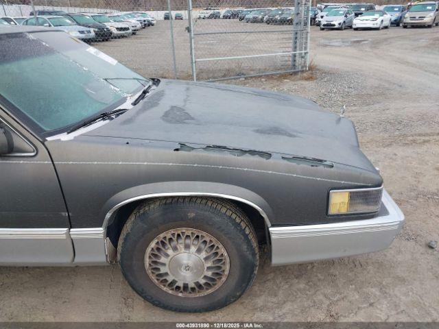 Cadillac DeVille Image 5