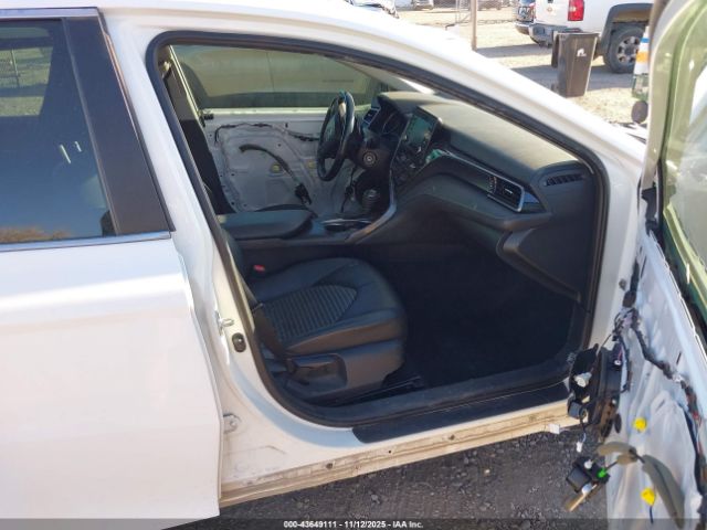 Toyota Camry Se Image 10