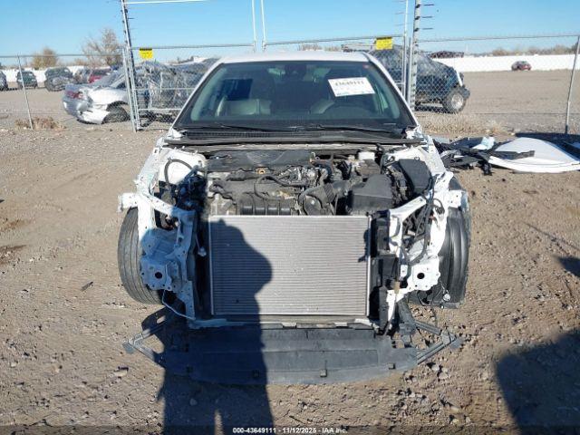 Toyota Camry Se Image 13