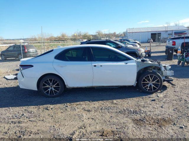 Toyota Camry Se Image 12