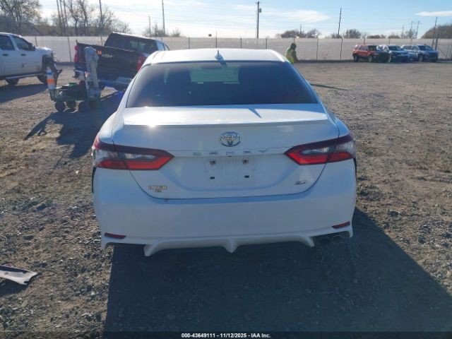 Toyota Camry Se Image 14