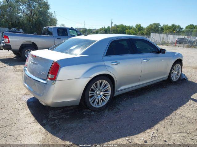 Chrysler 300 Limited Image 9