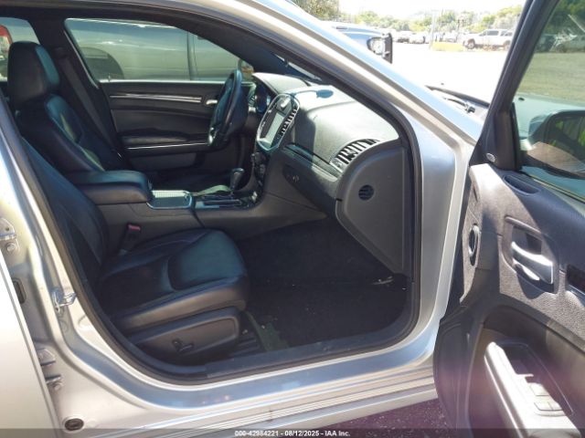 Chrysler 300 Limited Image 4