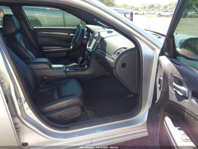 Chrysler 300 Limited Image 4