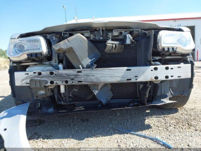 Chrysler 300 Limited Image 11