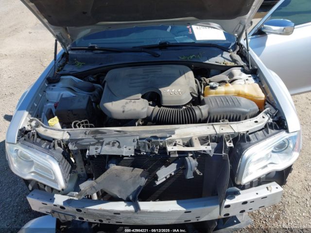 Chrysler 300 Limited Image 10