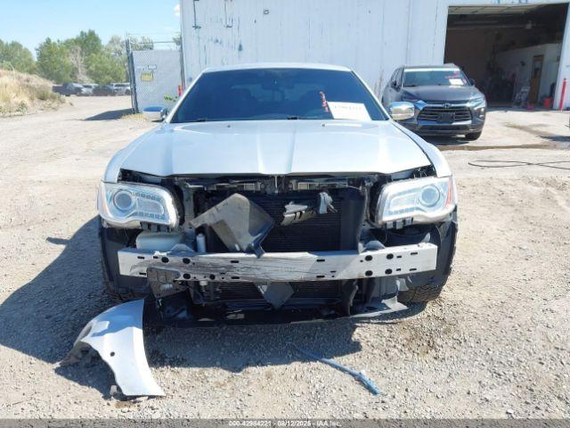 Chrysler 300 Limited Image 15