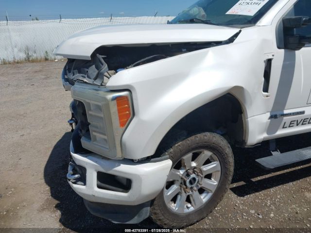 Ford F-350 Platinum Image 18