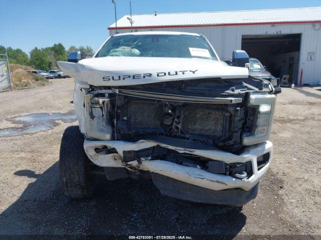 Ford F-350 Platinum Image 11