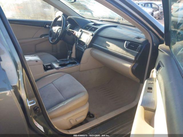 Toyota Camry Xle Image 7