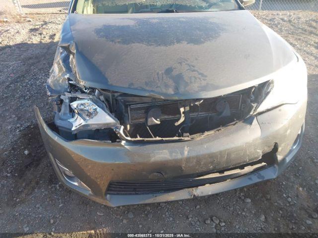 Toyota Camry Xle Image 13