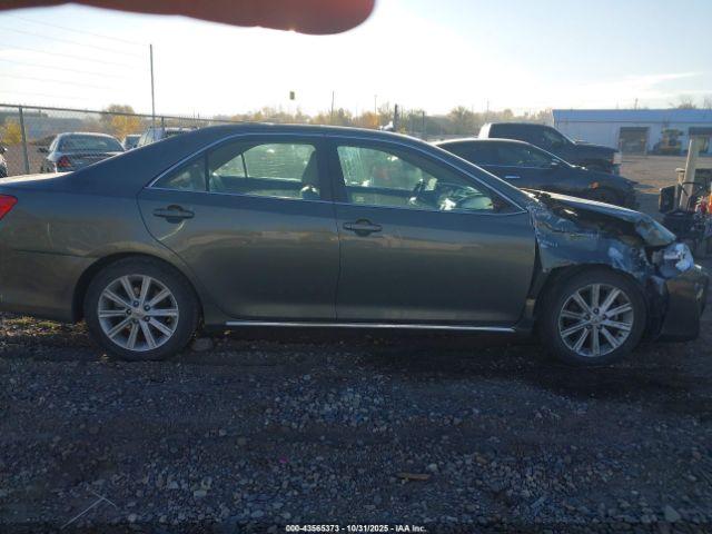 Toyota Camry Xle Image 12