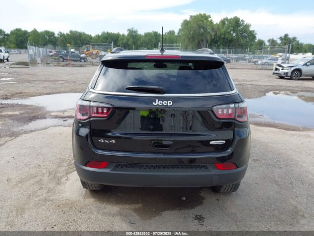 Jeep Compass Latitude 4x4 Image 9