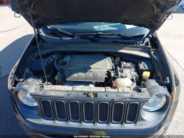 Jeep Renegade Trailhawk Image 12