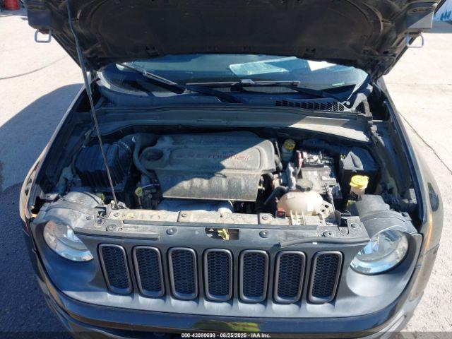Jeep Renegade Trailhawk Image 12