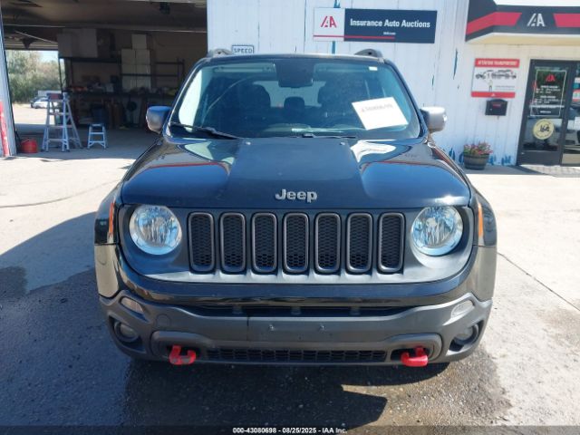 Jeep Renegade Trailhawk Image 16