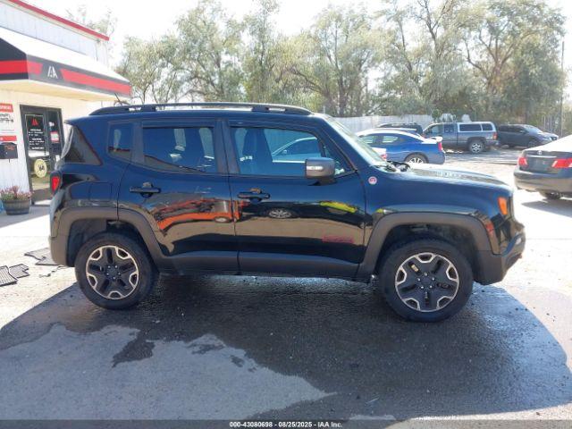 Jeep Renegade Trailhawk Image 11