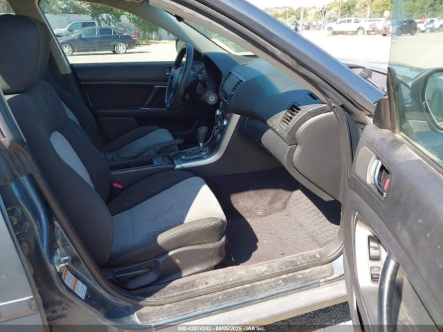 Subaru Outback 2.5i Image 6