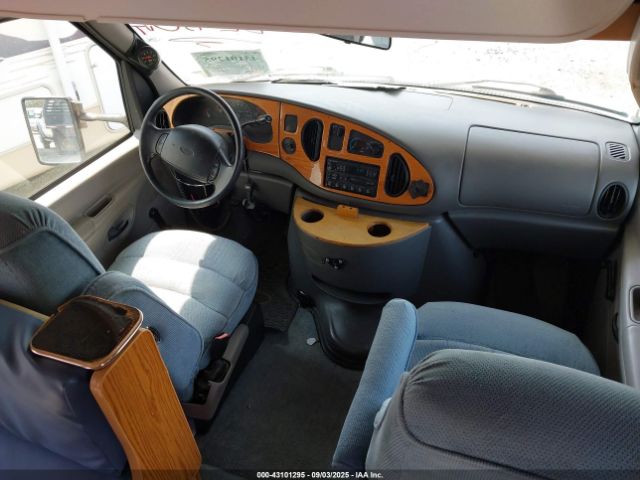 Ford Econoline E350 Cutaway Van Image 2