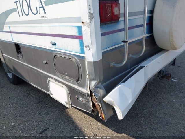 Ford Econoline E350 Cutaway Van Image 5