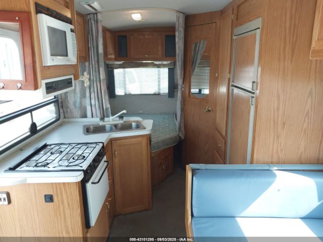 Ford Econoline E350 Cutaway Van Image 16