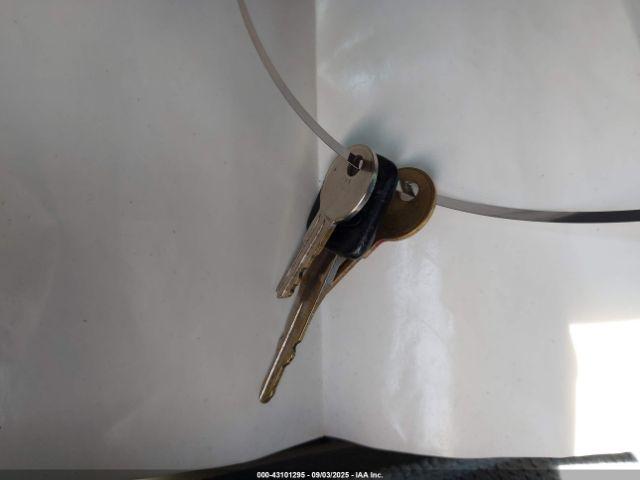 Ford Econoline E350 Cutaway Van Image 7