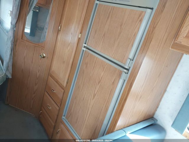 Ford Econoline E350 Cutaway Van Image 18