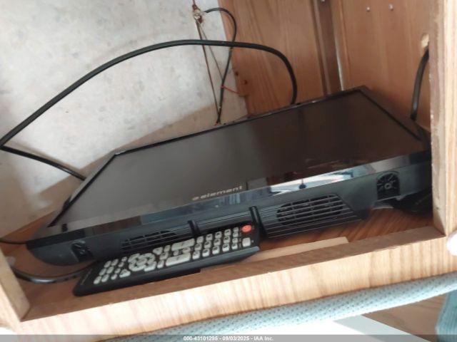 Ford Econoline E350 Cutaway Van Image 14