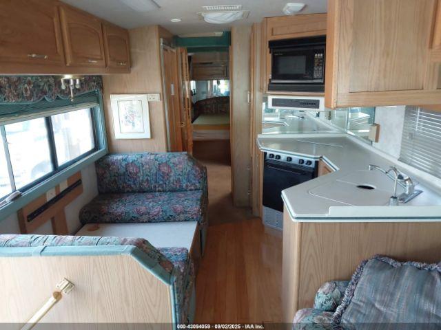 Ford F-530 Super Duty Image 6